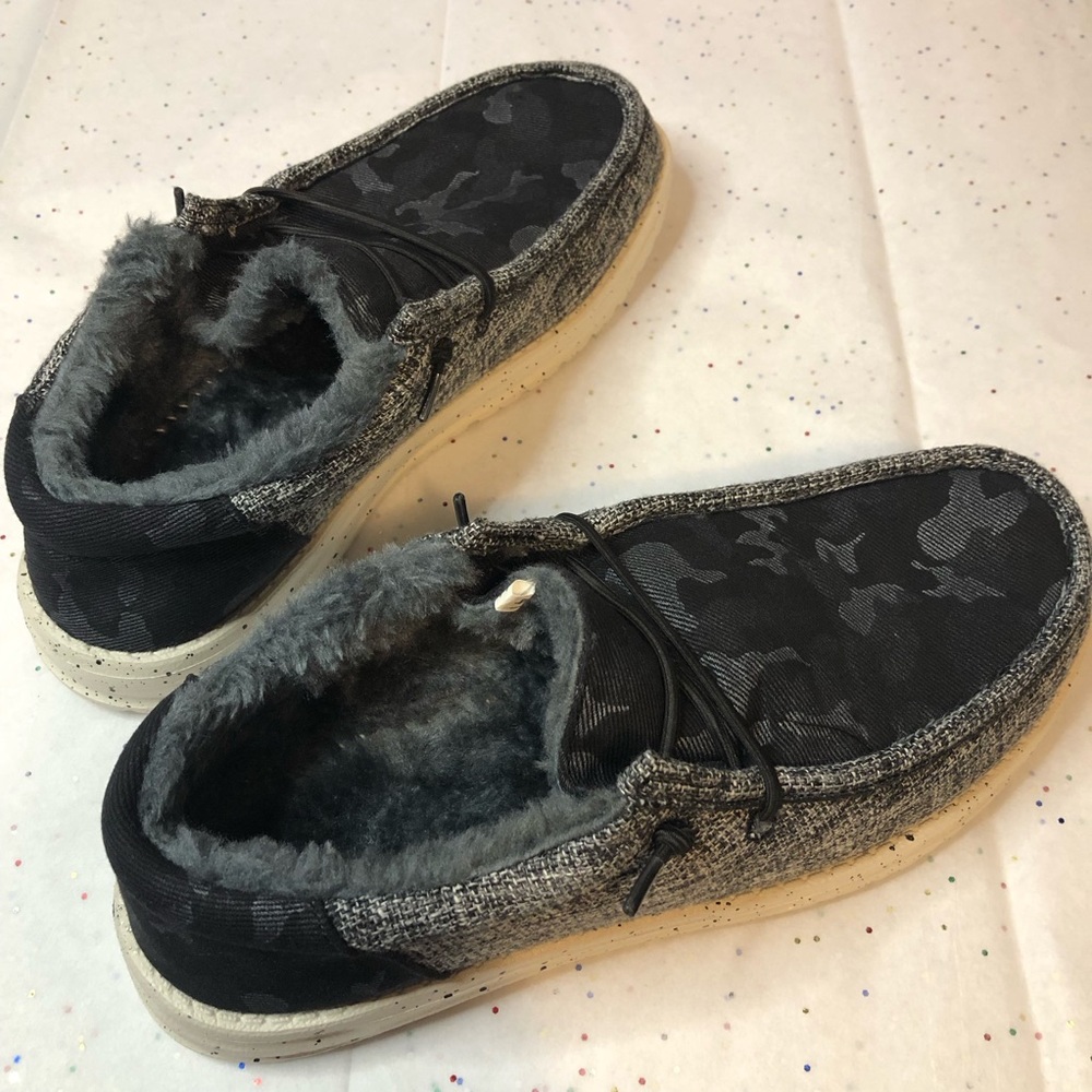 Generic Slip On Shoes Camo Black Gray Faux Fur
Lightweight
New Without Tags - Picture 3 of 6